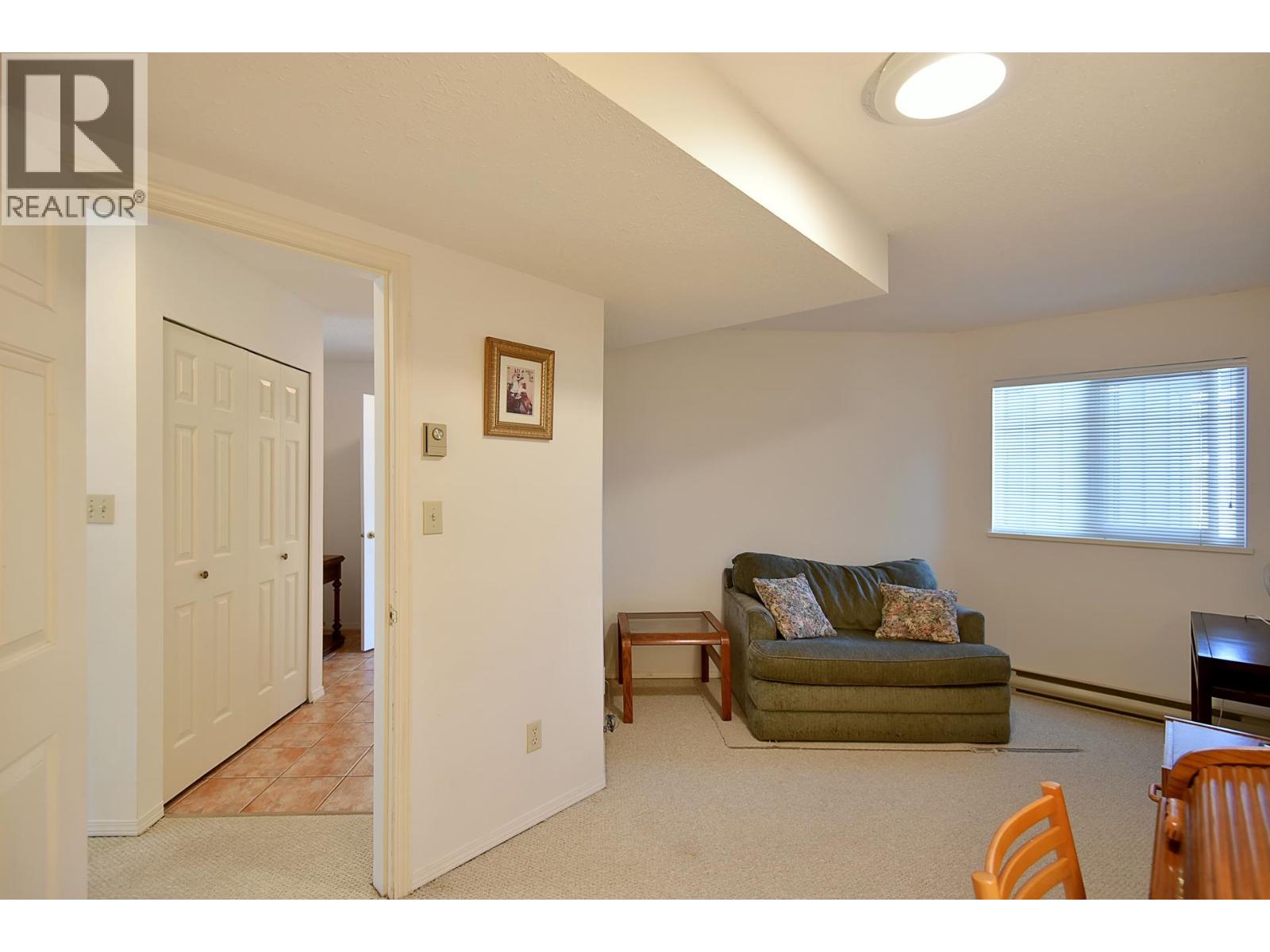 11 5761 WHARF AVENUE, Sechelt