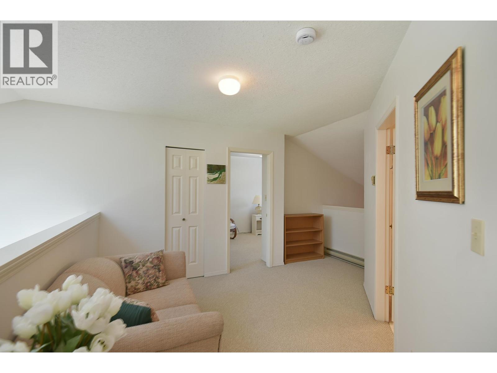 11 5761 WHARF AVENUE, Sechelt