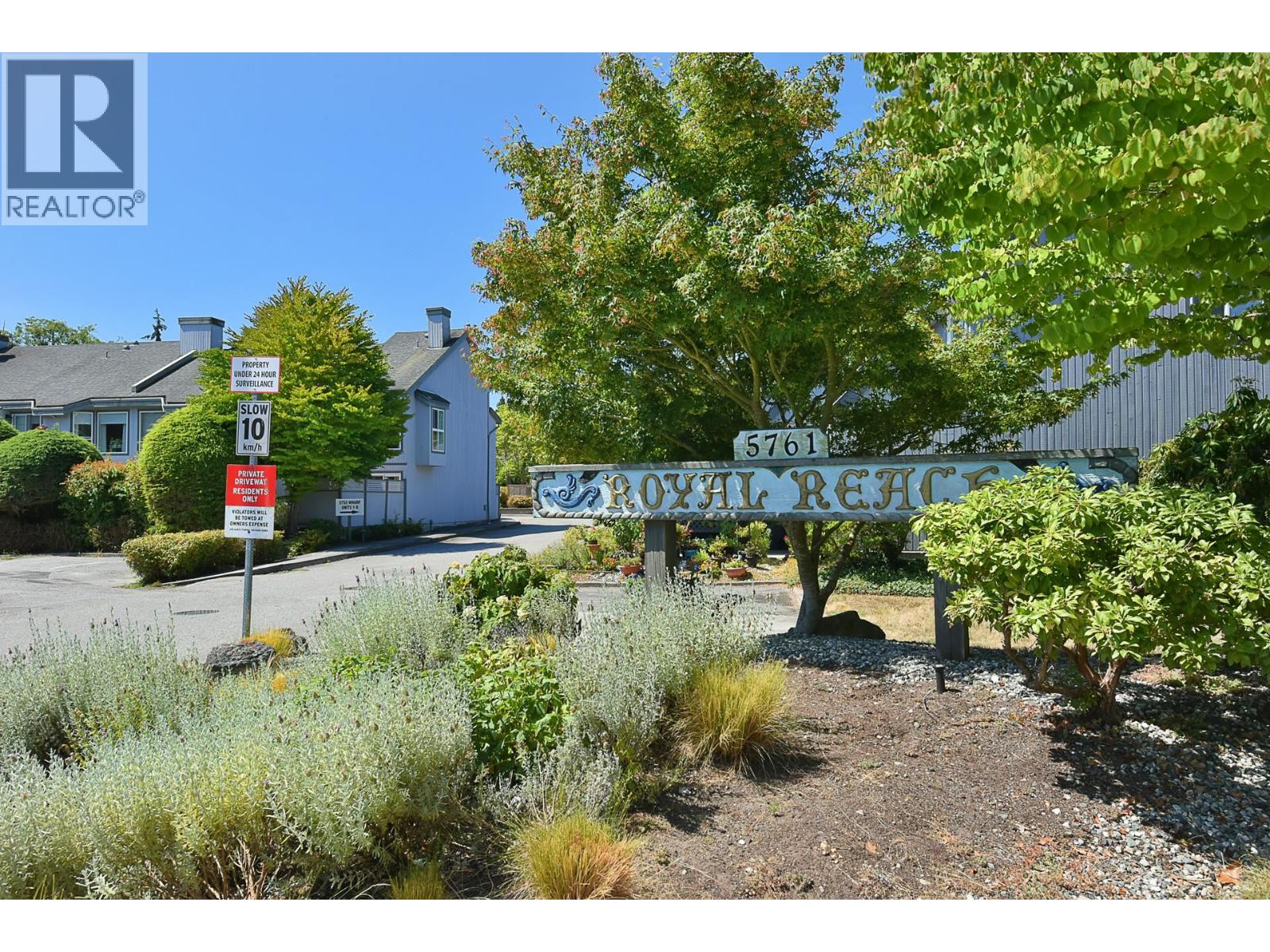 11 5761 WHARF AVENUE, Sechelt