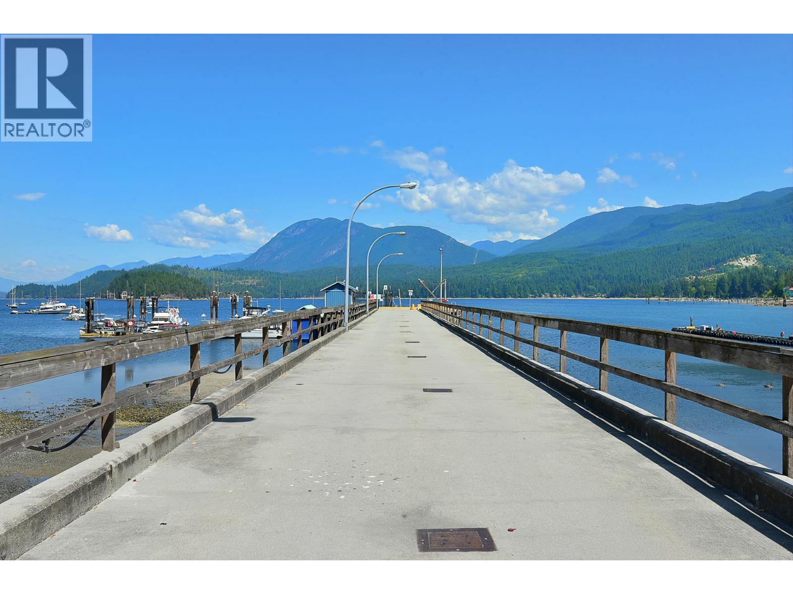 11 5761 WHARF AVENUE, Sechelt
