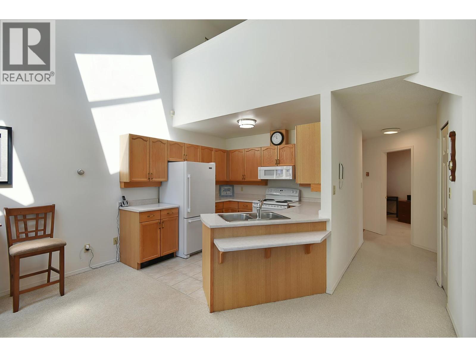 11 5761 WHARF AVENUE, Sechelt