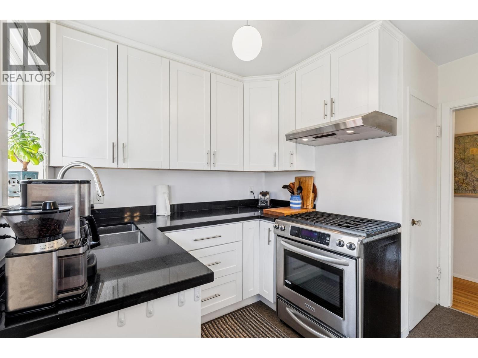 415 W 26TH STREET, North Vancouver