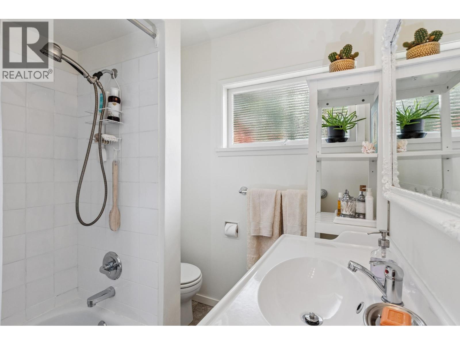 415 W 26TH STREET, North Vancouver