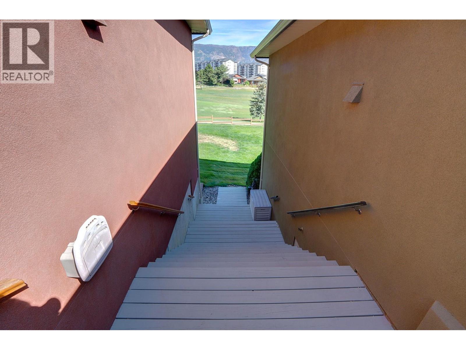  2302 Pine Vista Place, West Kelowna