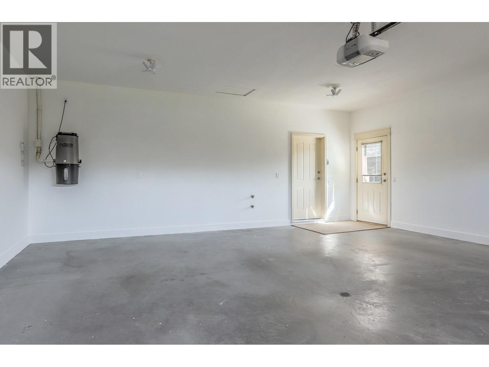  2302 Pine Vista Place, West Kelowna