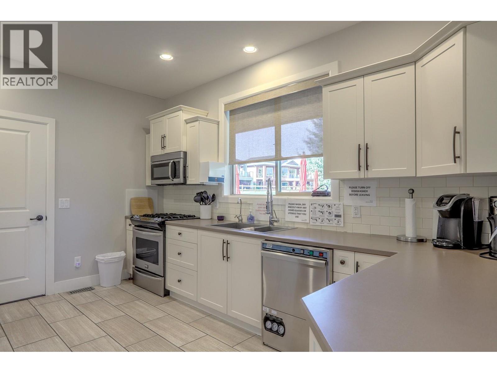  2302 Pine Vista Place, West Kelowna