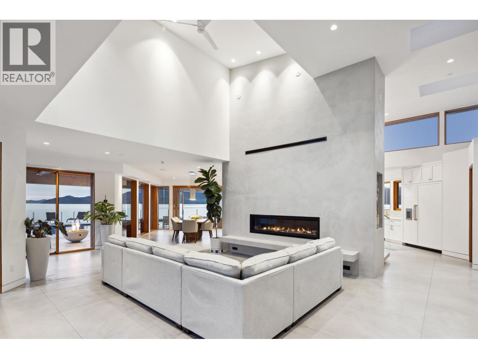 15 BRUNSWICK BEACH ROAD, Lions Bay