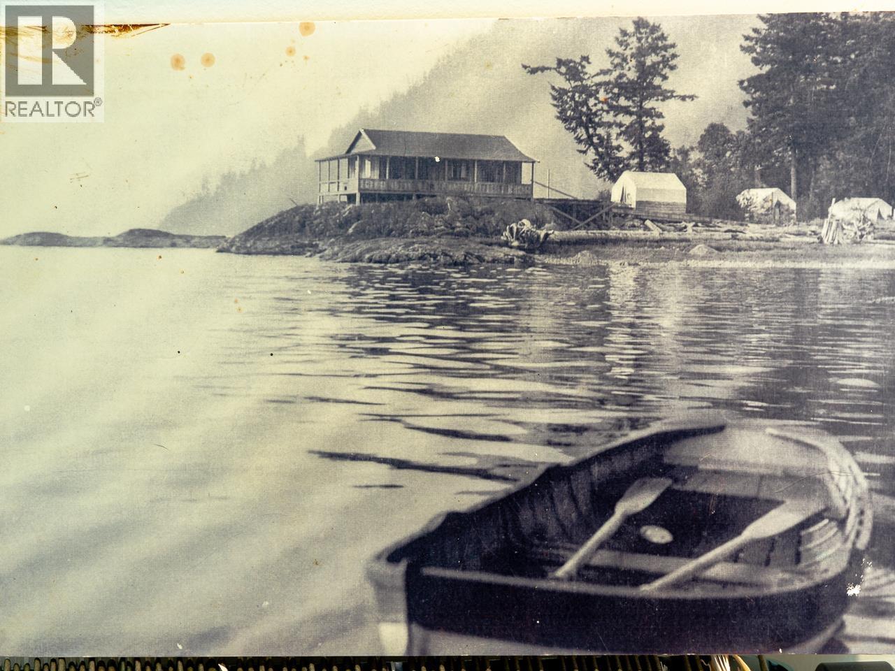 15 BRUNSWICK BEACH ROAD, Lions Bay