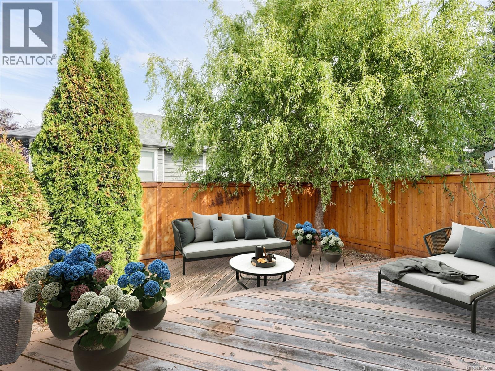 6 1441 Hillside Avenue, Victoria