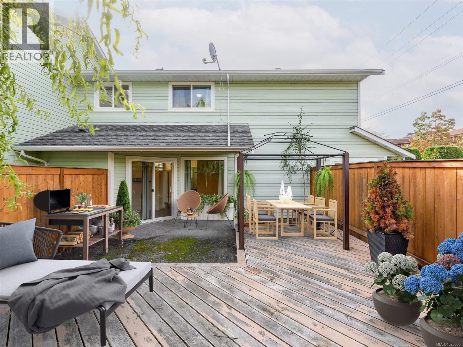 6 1441 Hillside Avenue, Victoria