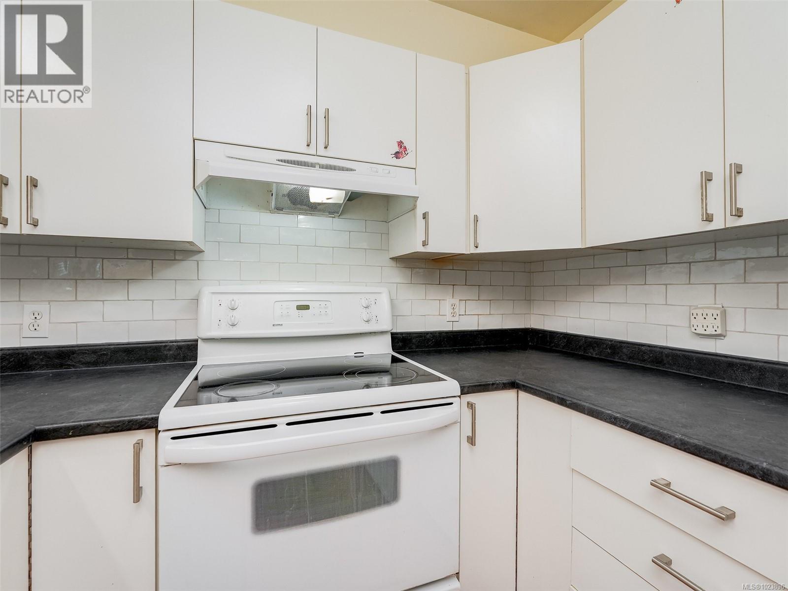 6 1441 Hillside Avenue, Victoria