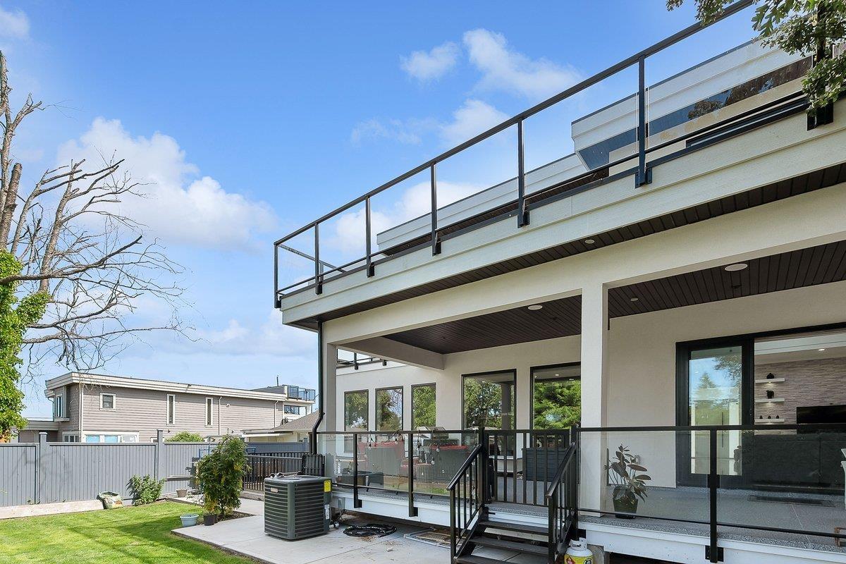 15671 ROPER AVENUE, White Rock