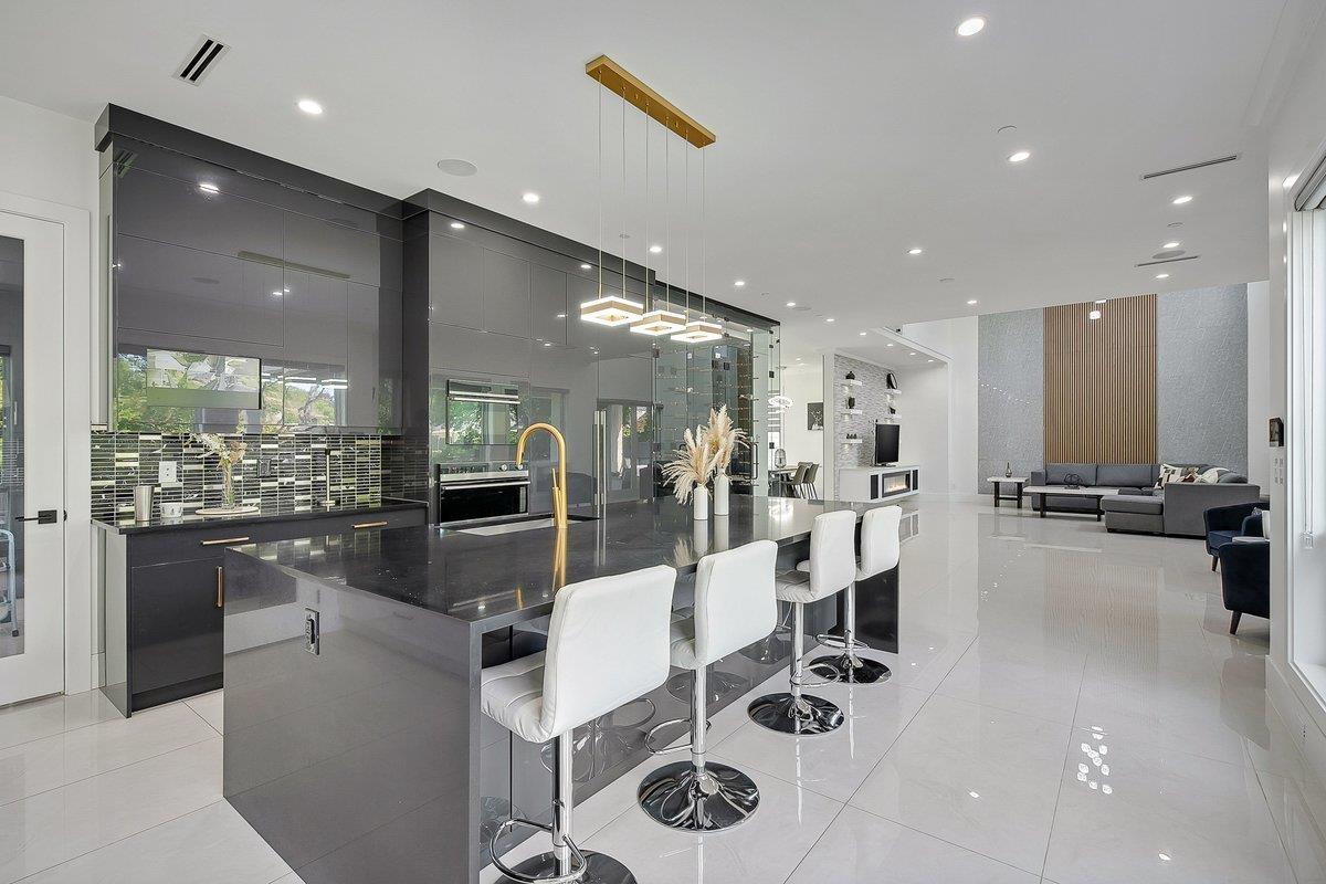 15671 ROPER AVENUE, White Rock