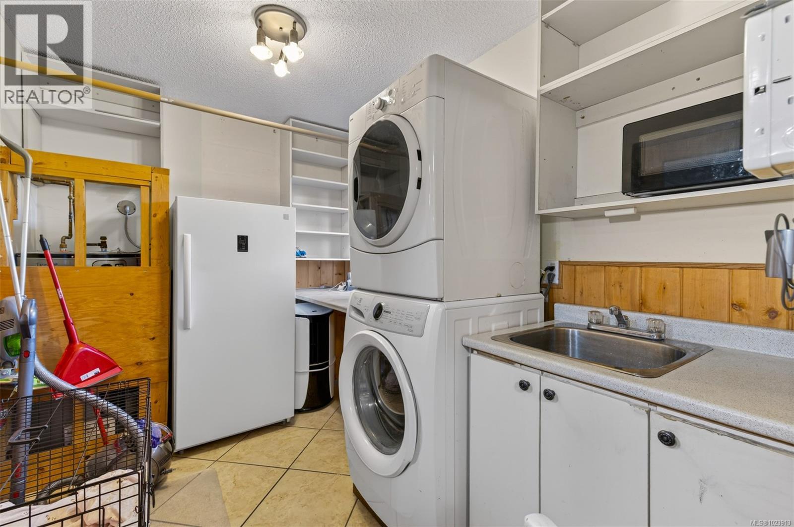 6796 Beaton Rd, Sooke