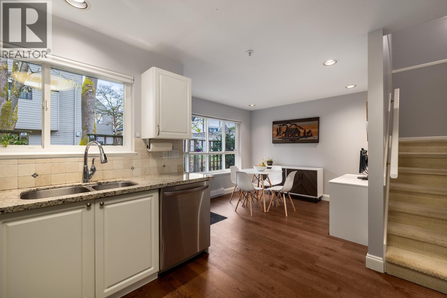 6 258 W 14TH STREET, North Vancouver