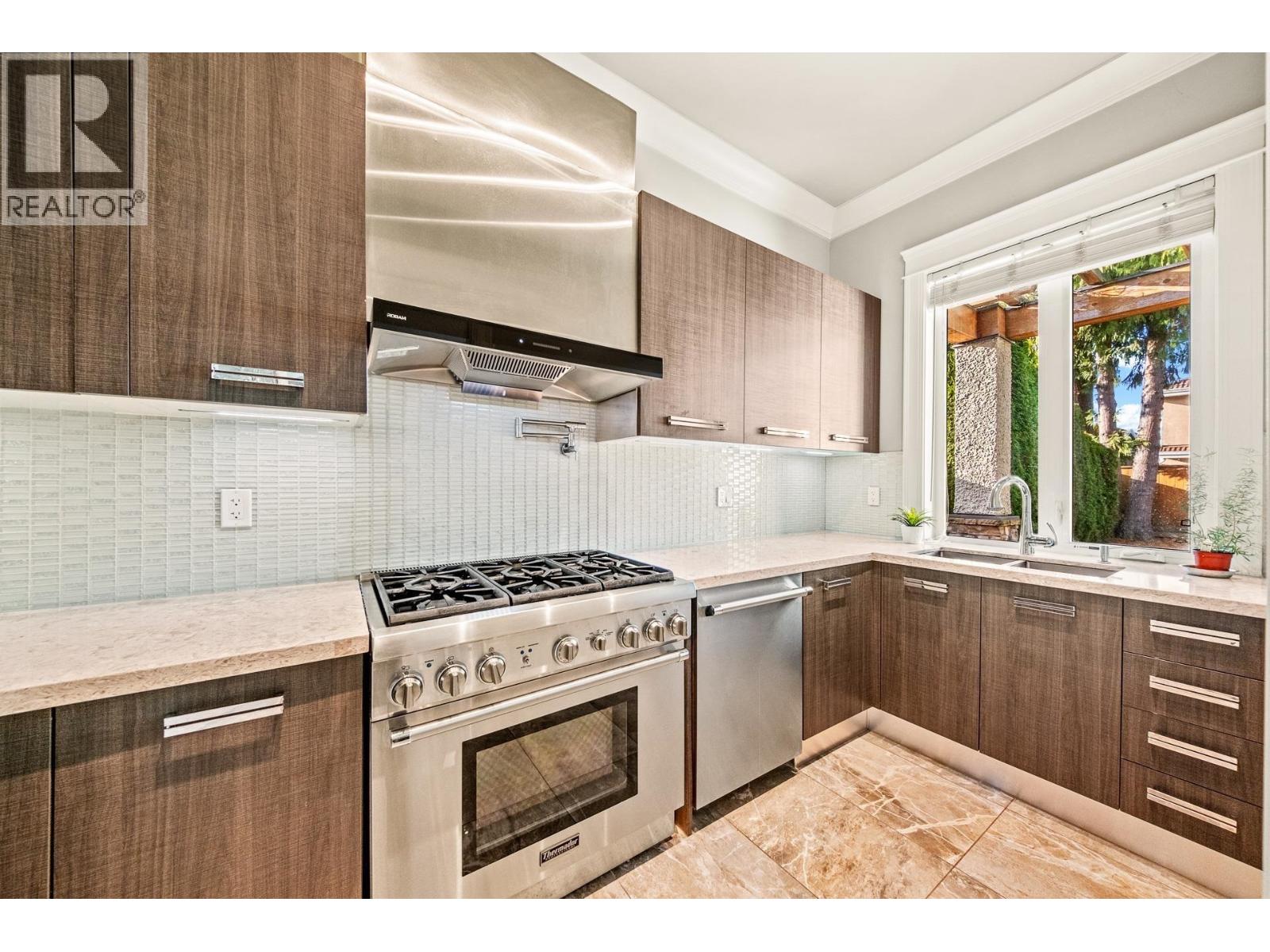 7673 DAMPIER Drive, Richmond