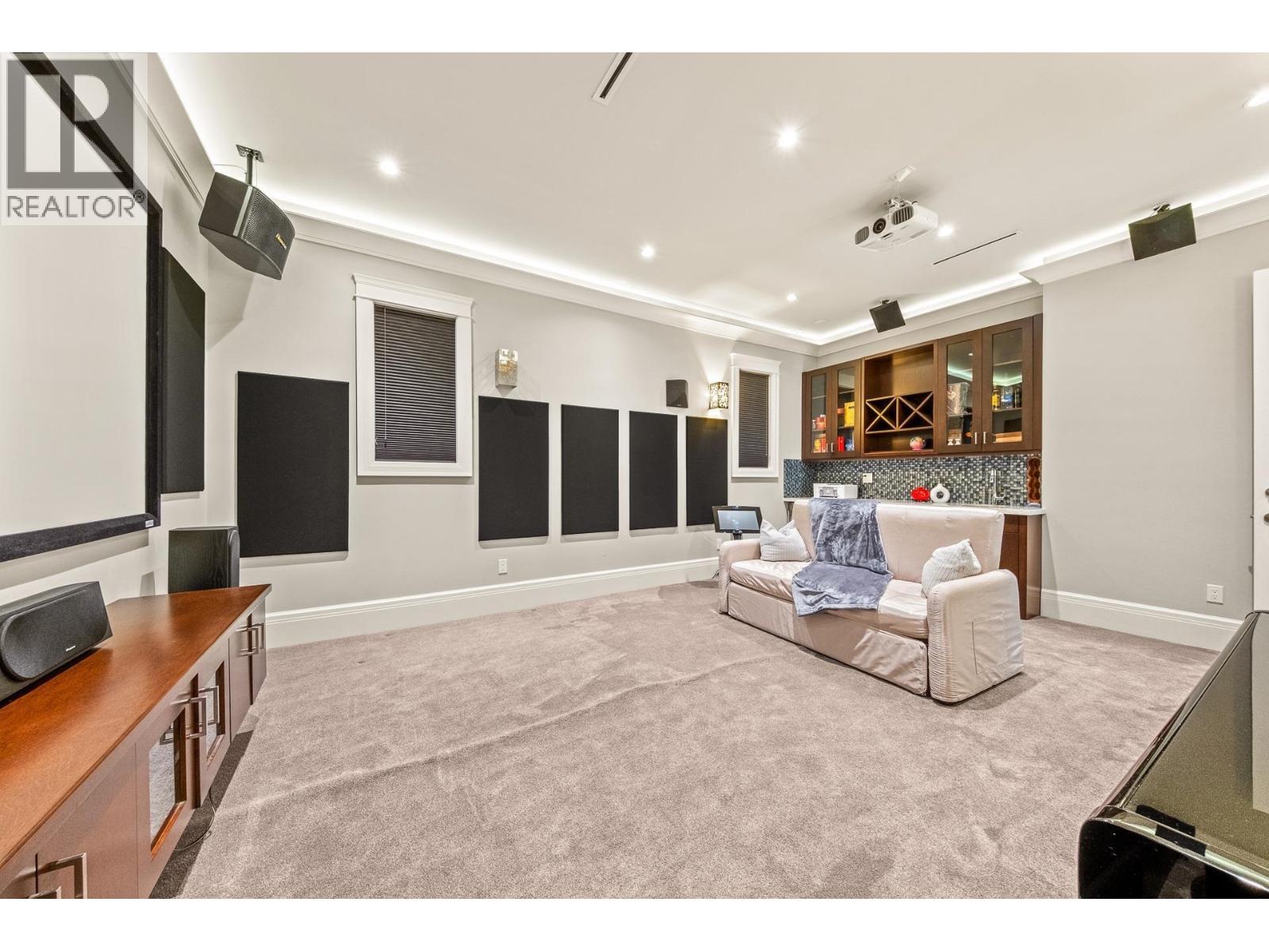 7673 DAMPIER Drive, Richmond