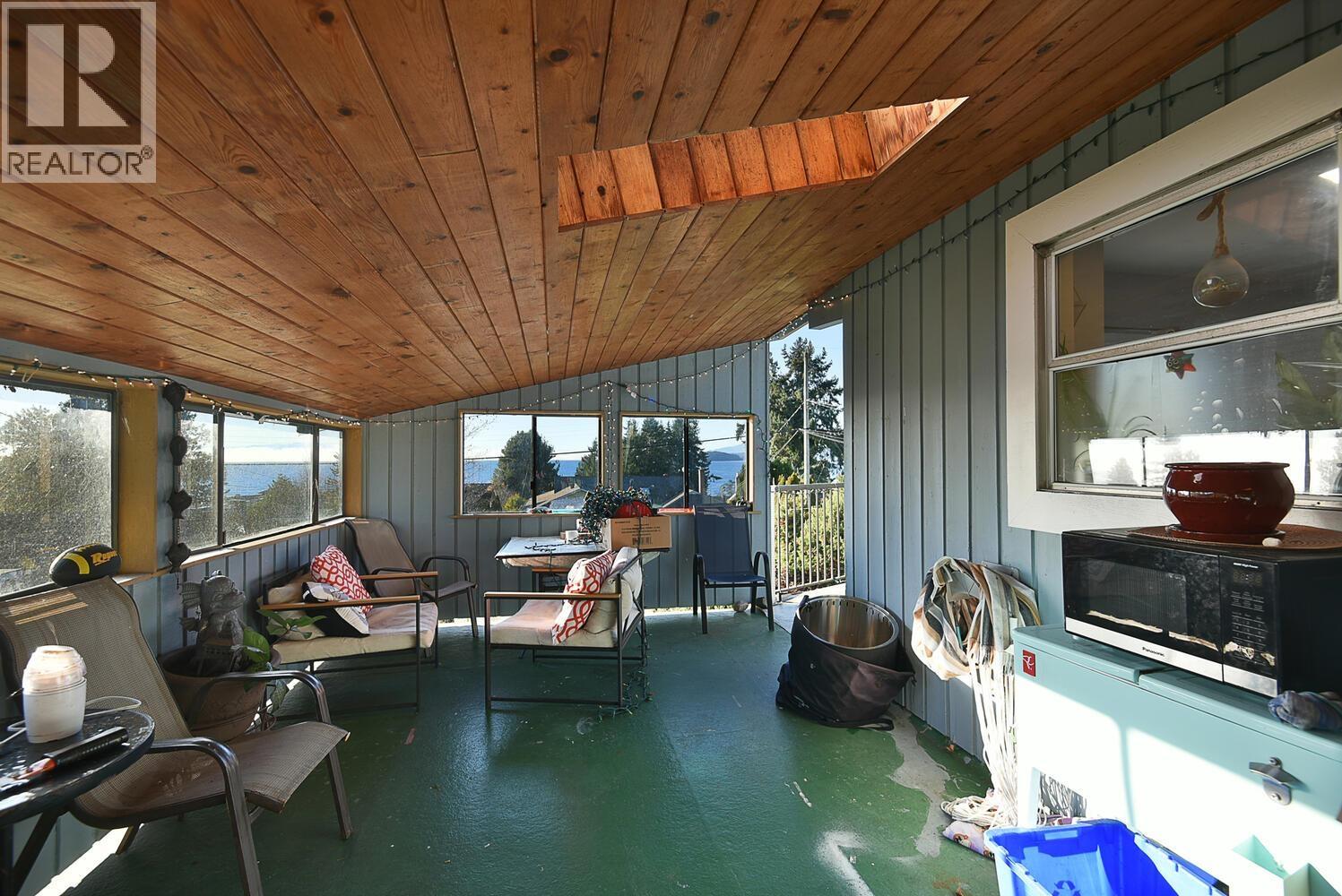 4726 LAUREL AVENUE, Sechelt