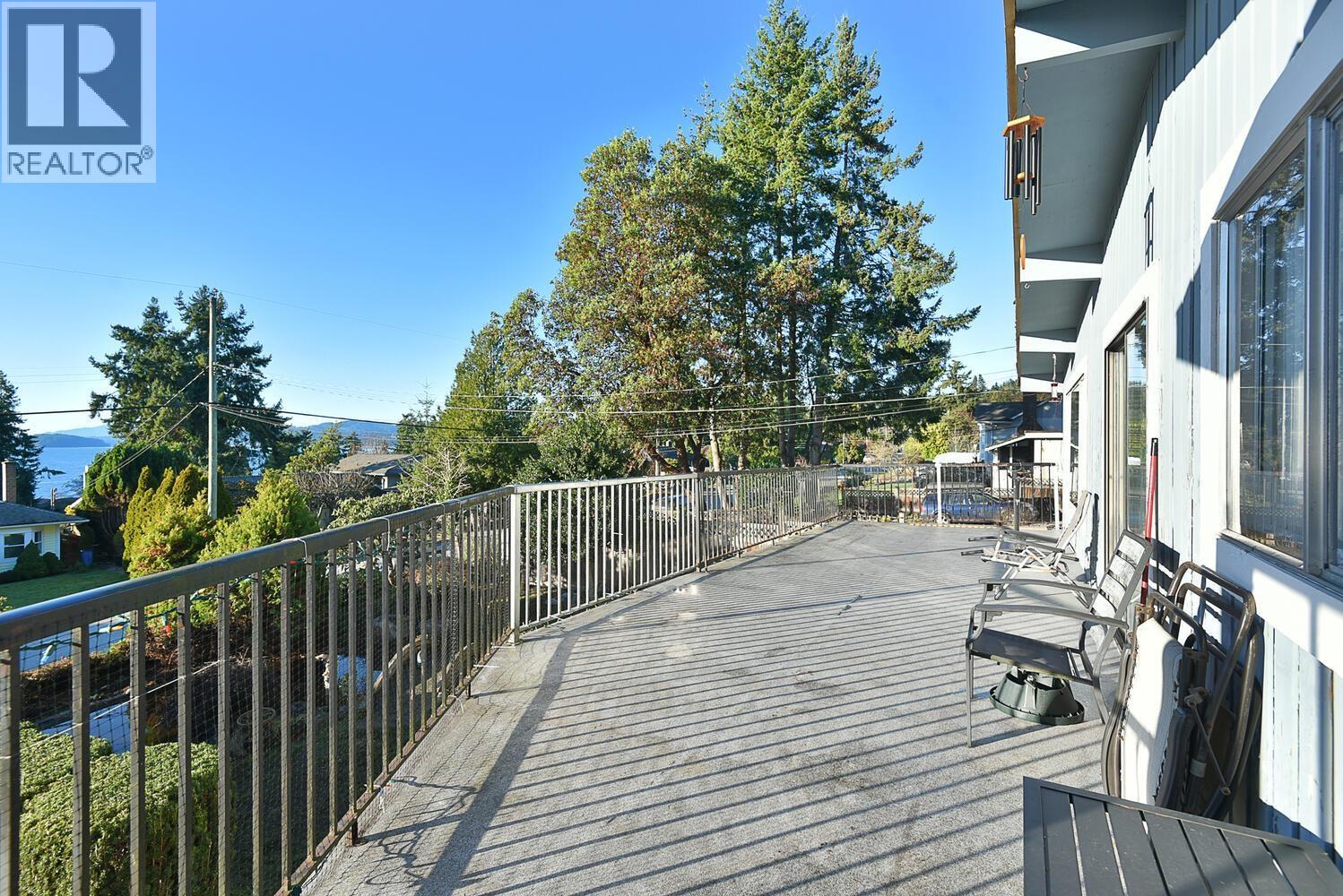 4726 LAUREL AVENUE, Sechelt
