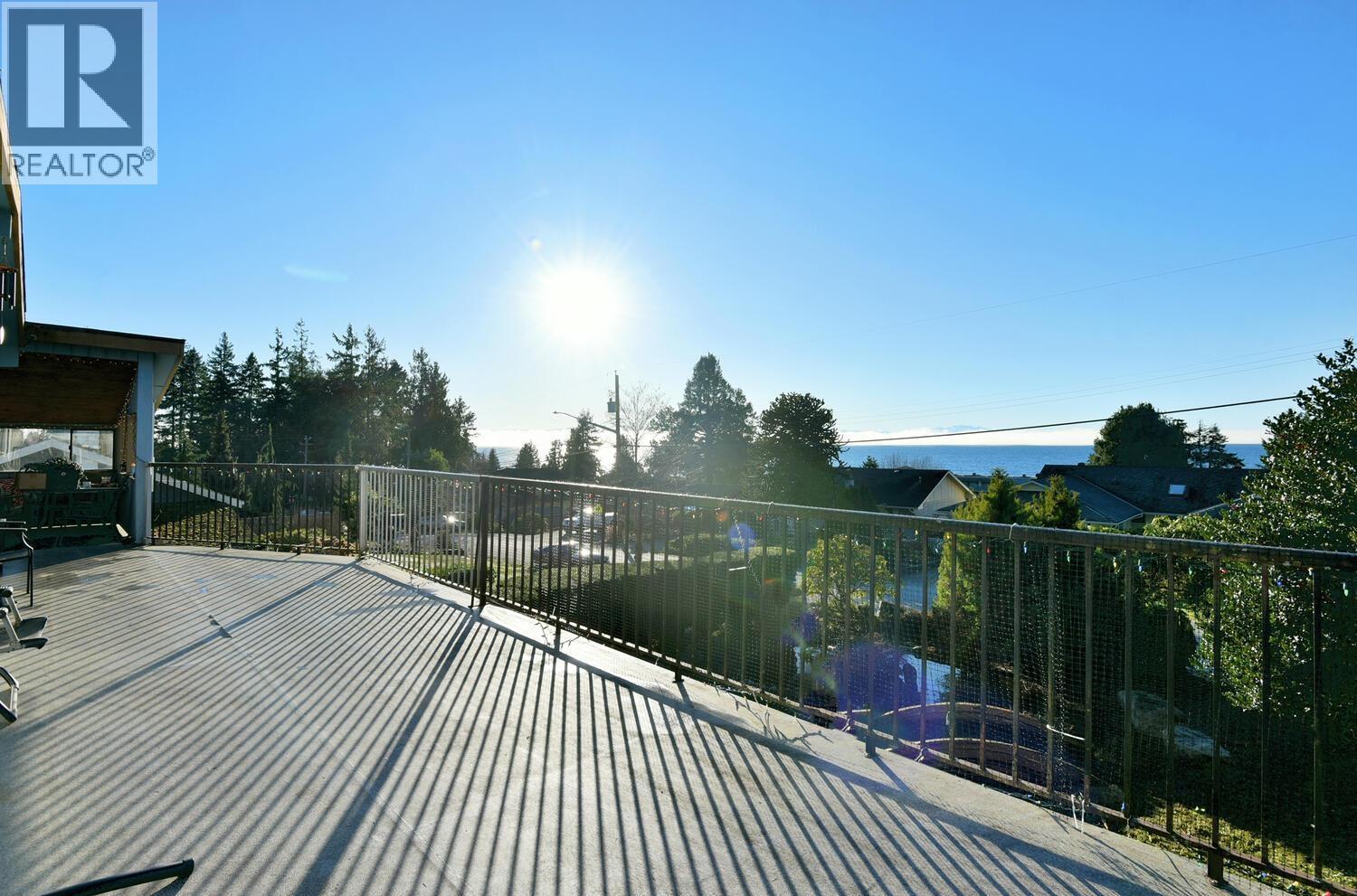 4726 LAUREL AVENUE, Sechelt