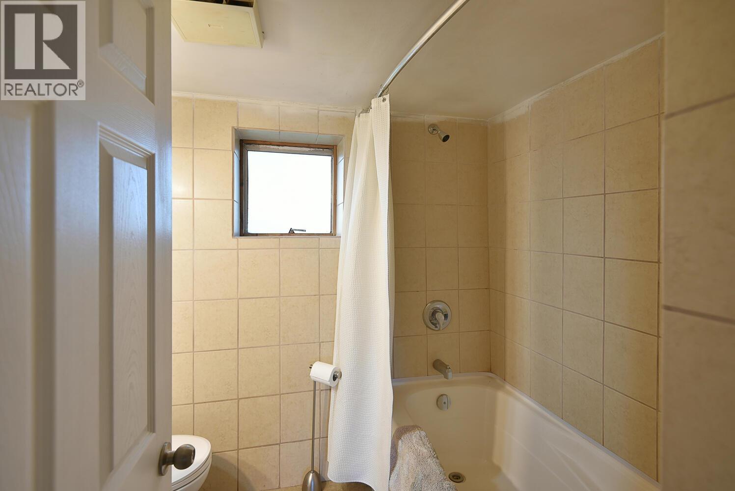 4726 LAUREL AVENUE, Sechelt