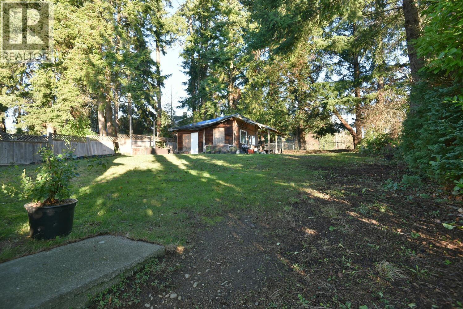 4726 LAUREL AVENUE, Sechelt