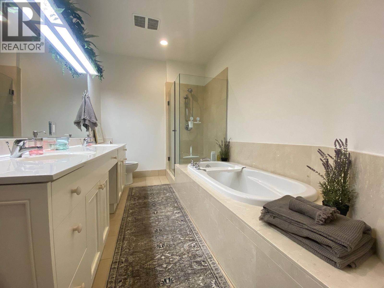 1 251 6 STREET, North Vancouver