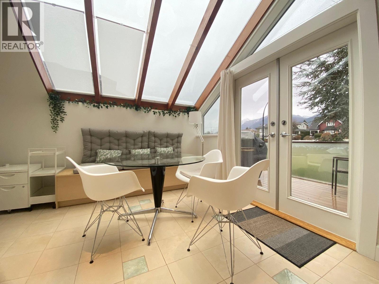 1 251 6 STREET, North Vancouver