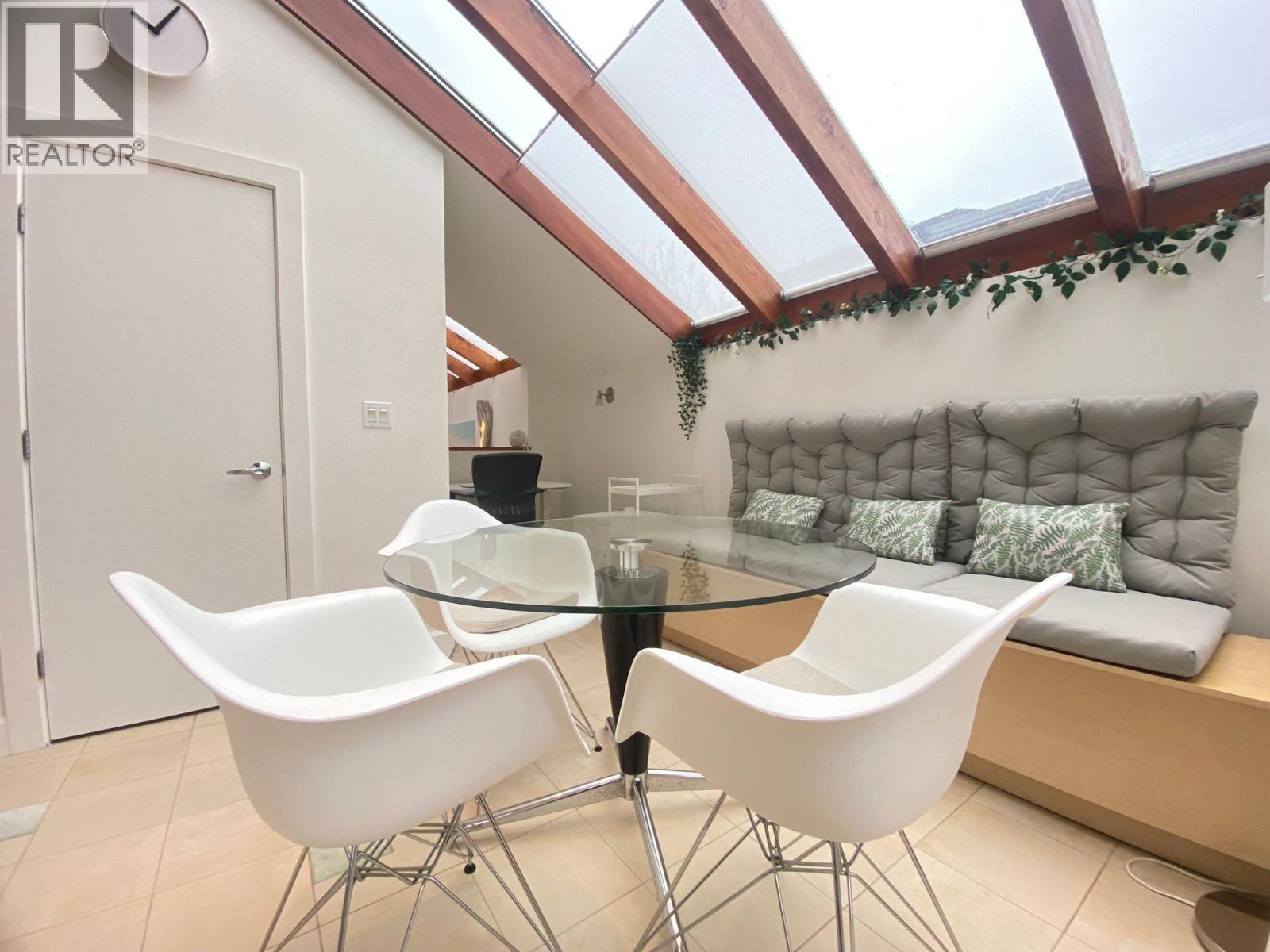 1 251 6 STREET, North Vancouver