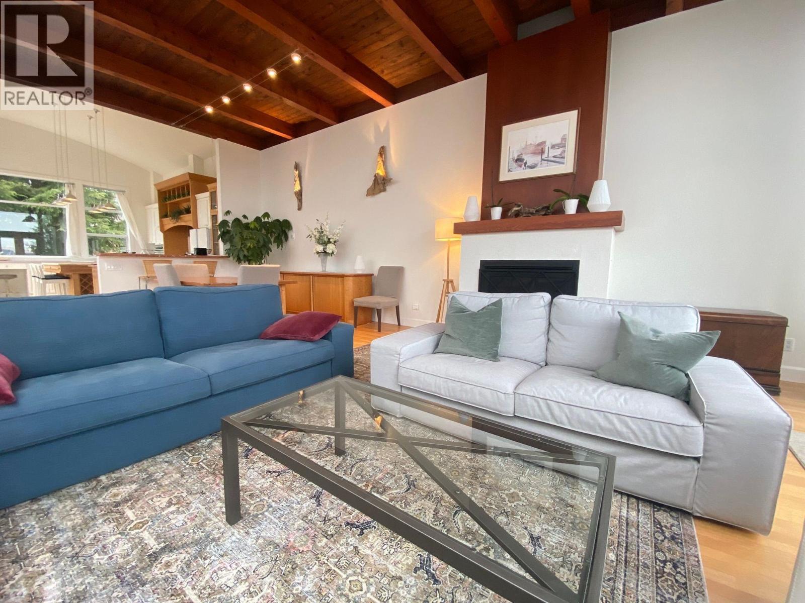 1 251 6 STREET, North Vancouver