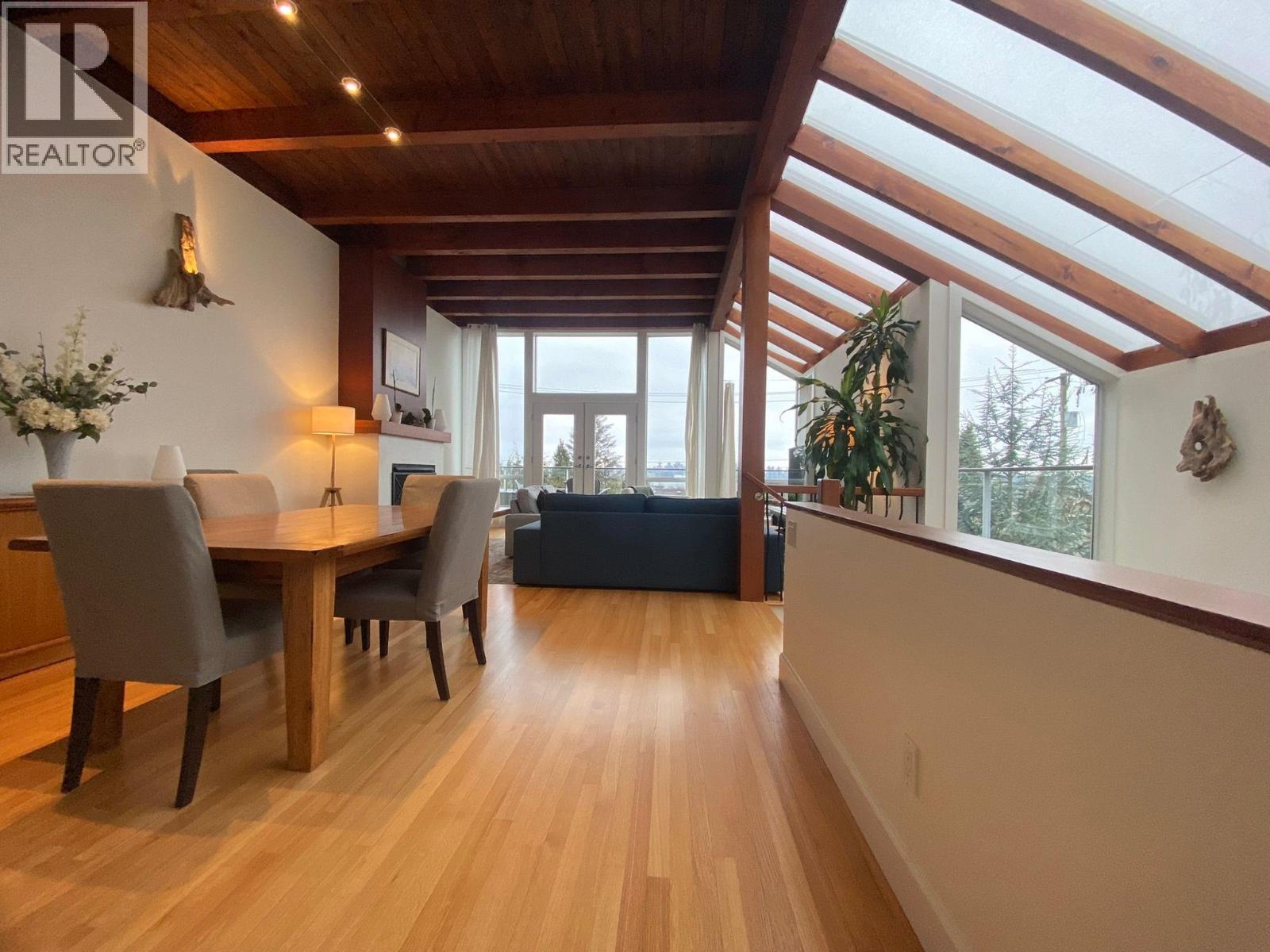 1 251 6 STREET, North Vancouver