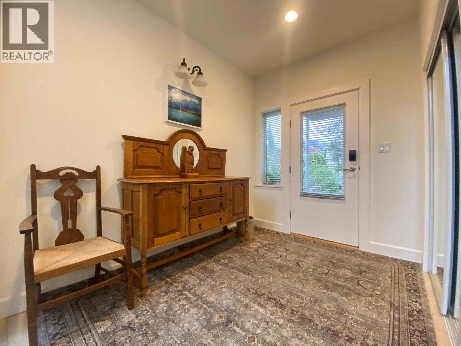 1 251 6 STREET, North Vancouver