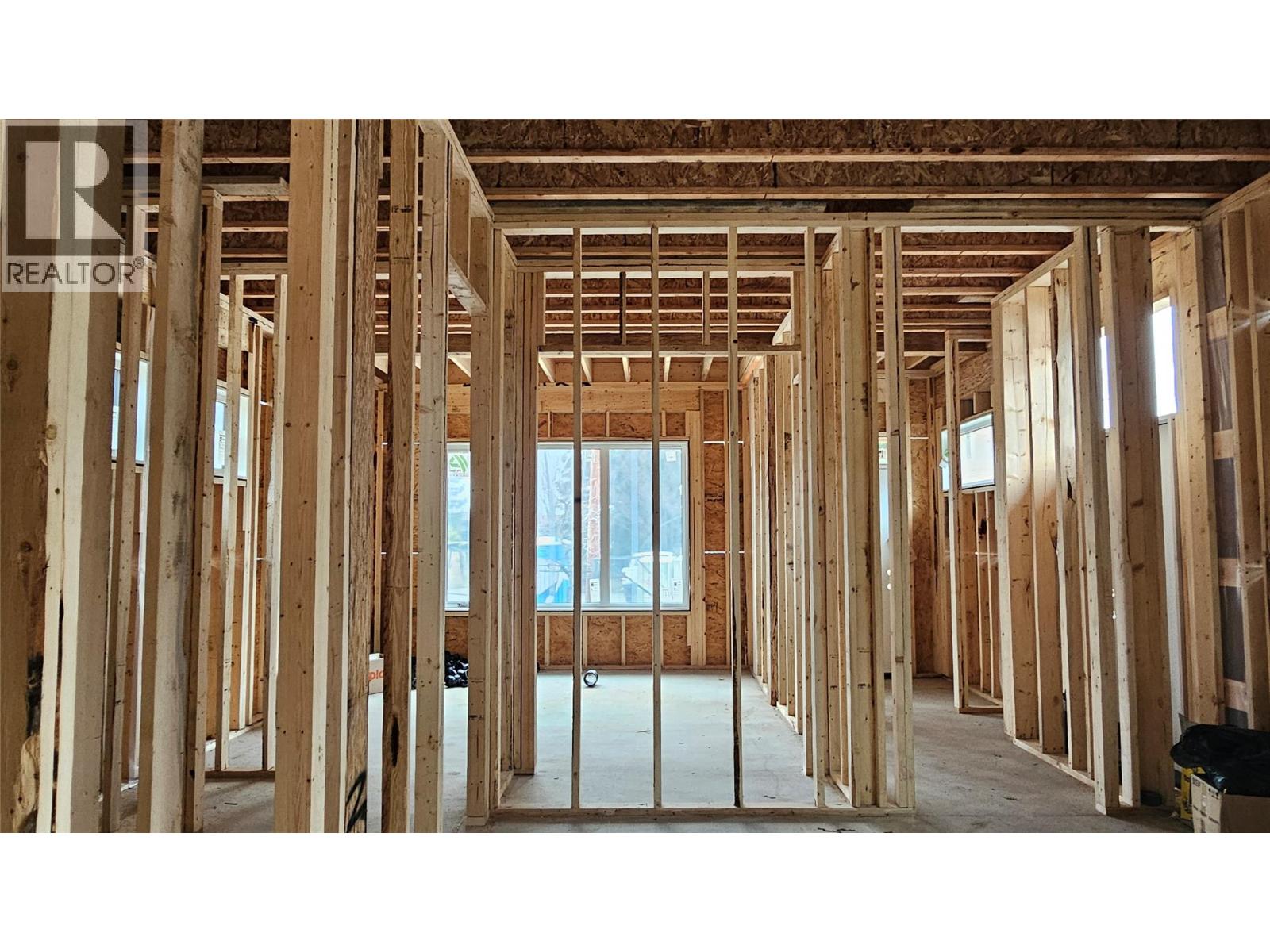 1 757 Barnaby Road, Kelowna