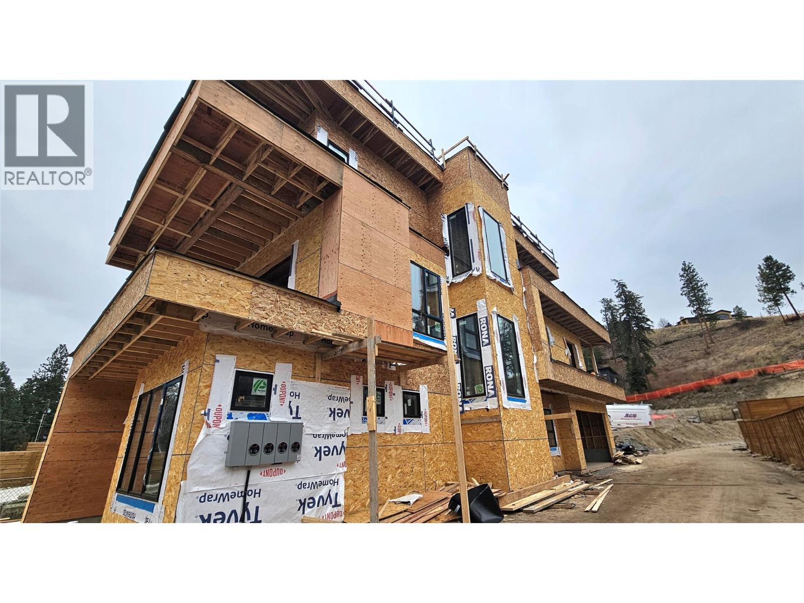 1 757 Barnaby Road, Kelowna