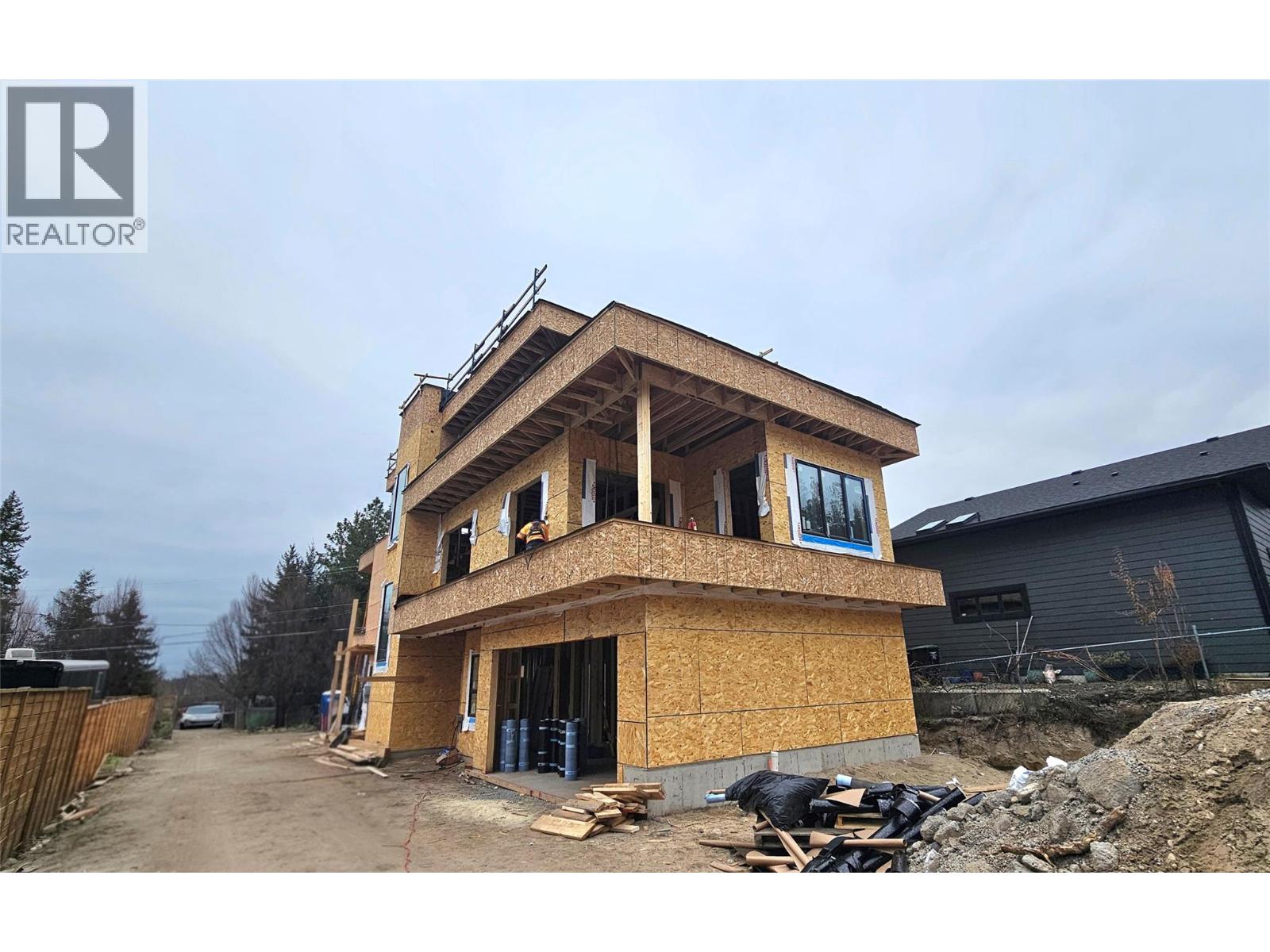 1 757 Barnaby Road, Kelowna