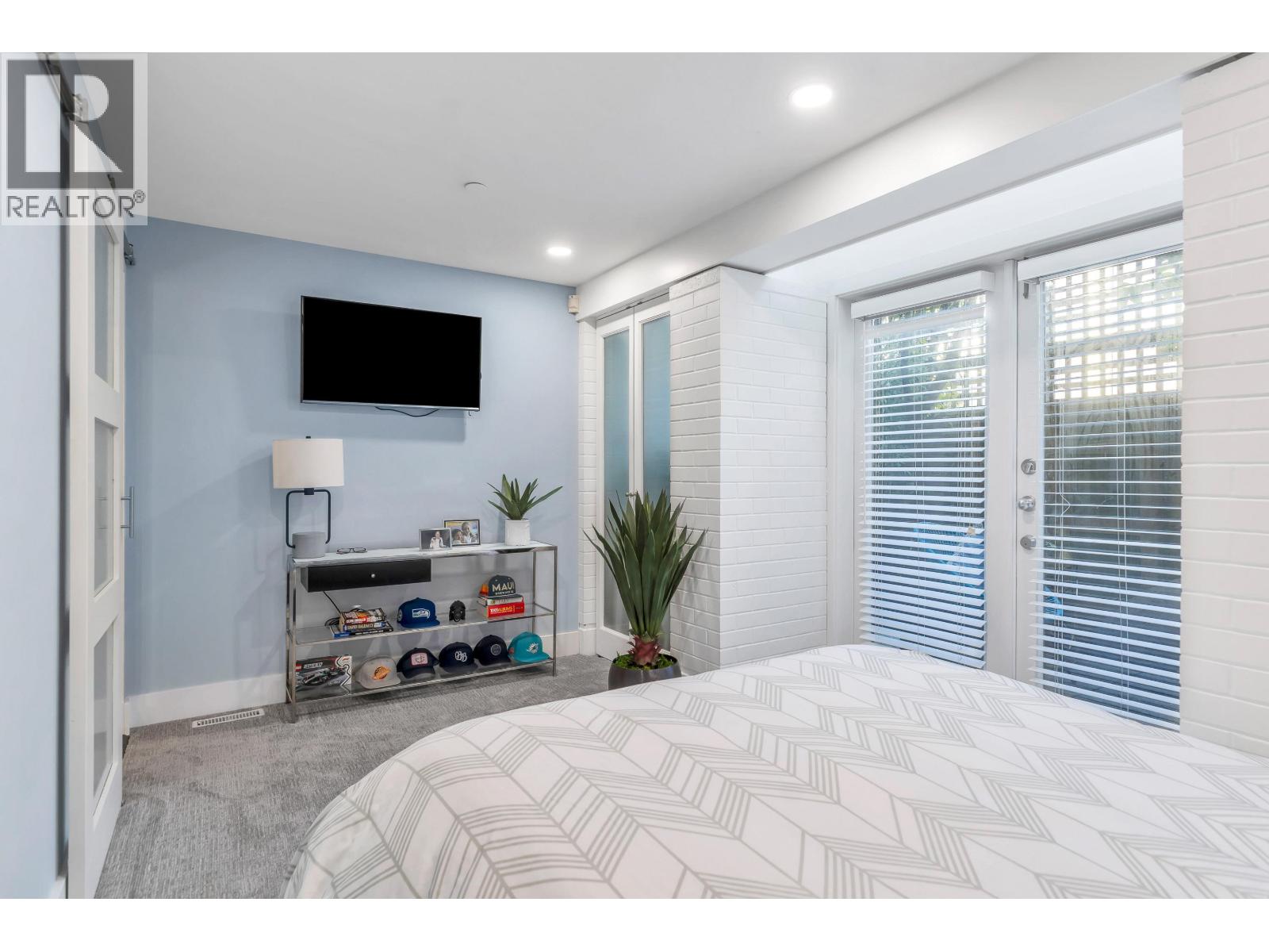 4 328 E 2ND STREET, North Vancouver