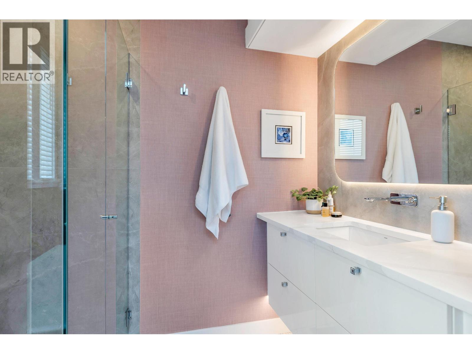 4 328 E 2ND STREET, North Vancouver