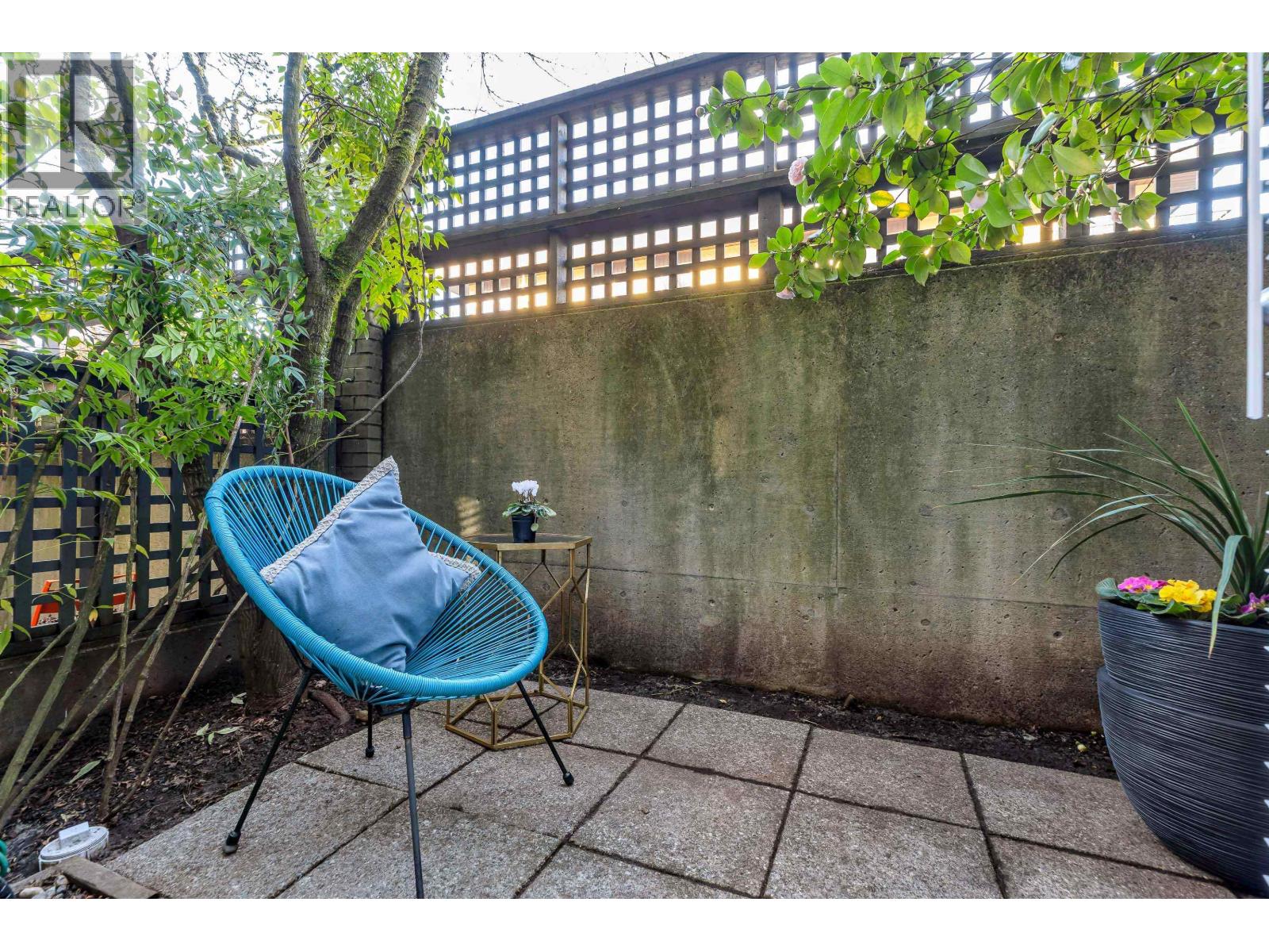 4 328 E 2ND STREET, North Vancouver