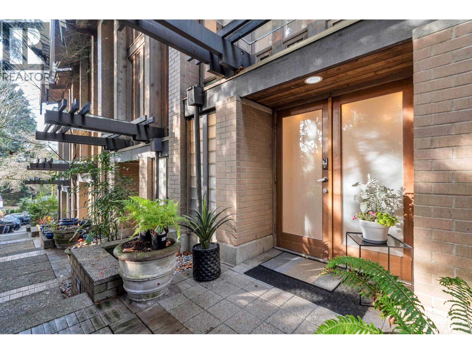 4 328 E 2ND STREET, North Vancouver