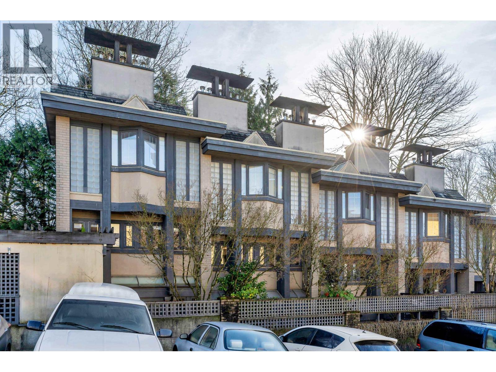 4 328 E 2ND STREET, North Vancouver