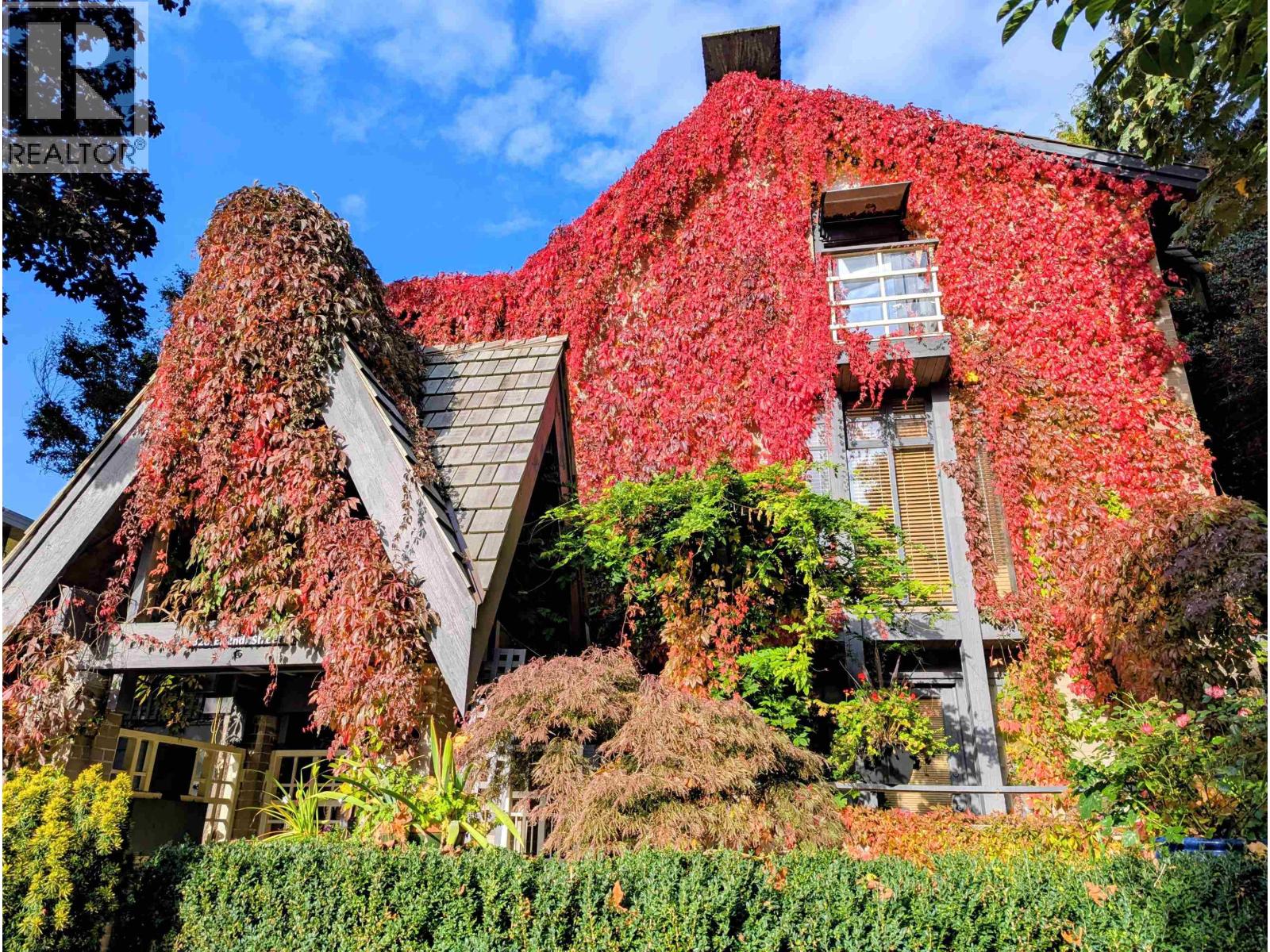 4 328 E 2ND STREET, North Vancouver