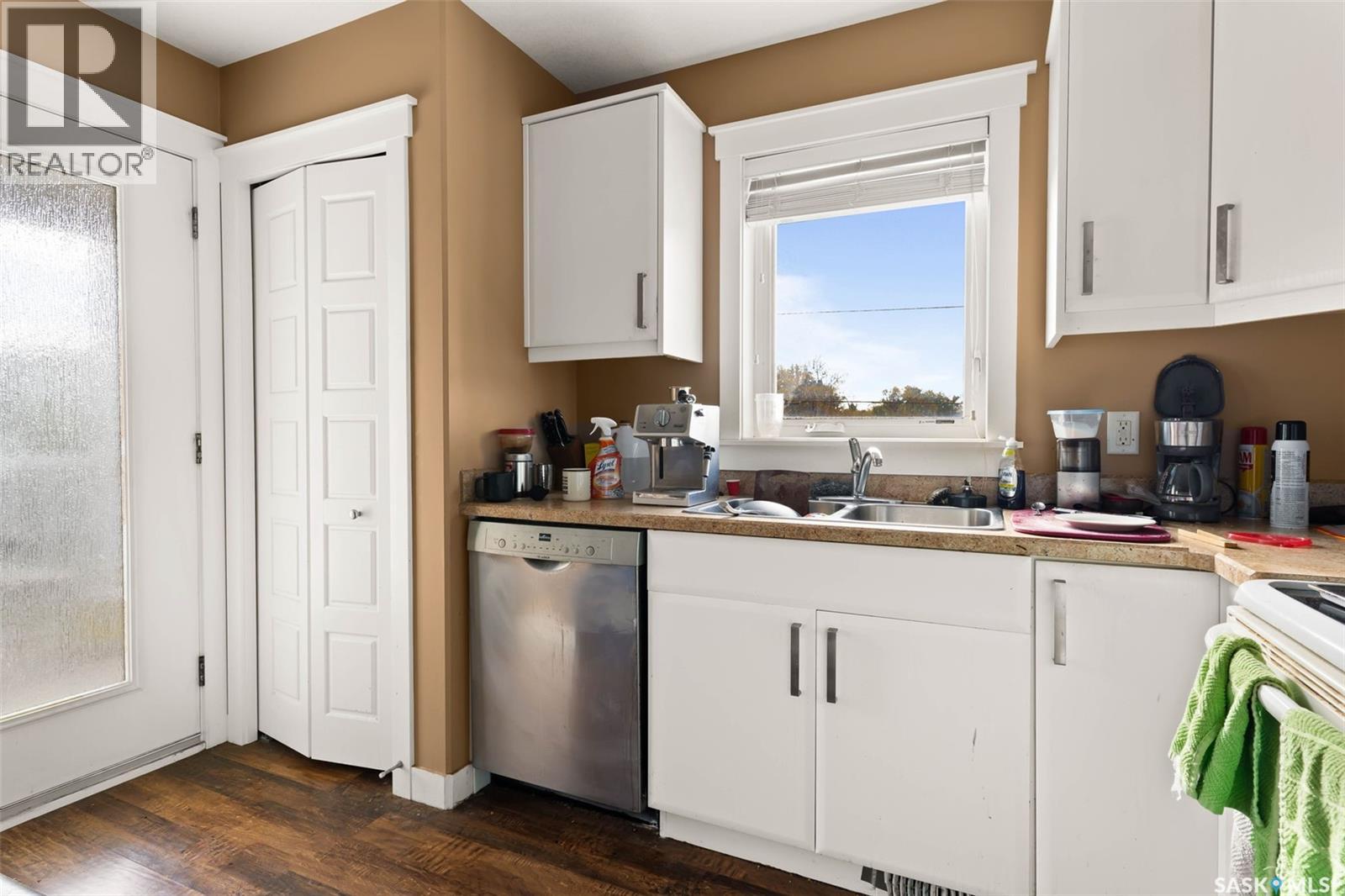 Single Family House 2 Level for Sale in  Arthur STREET Regina 