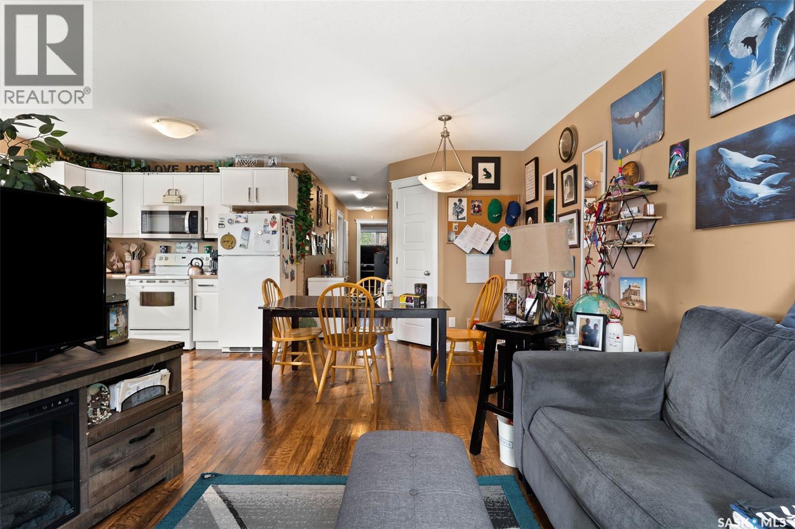 Single Family House 2 Level for Sale in  Arthur STREET Regina 