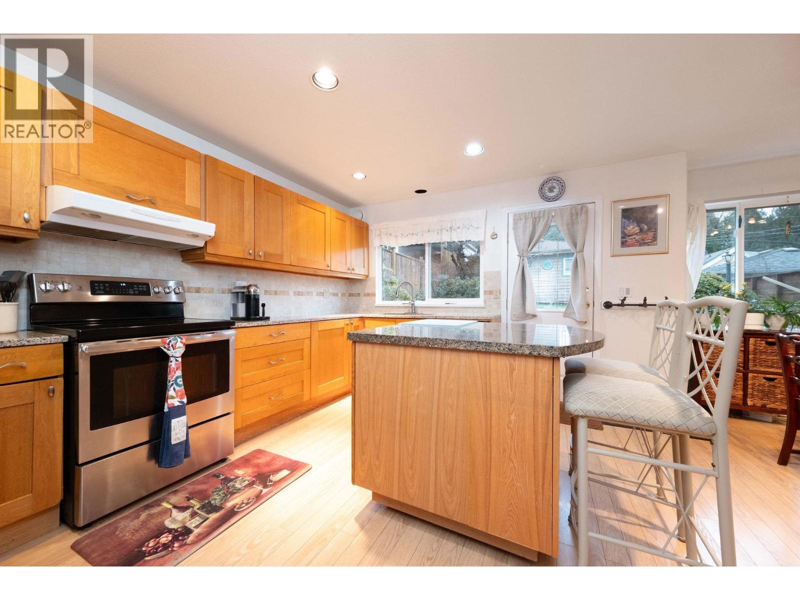 628 E 21ST STREET, North Vancouver