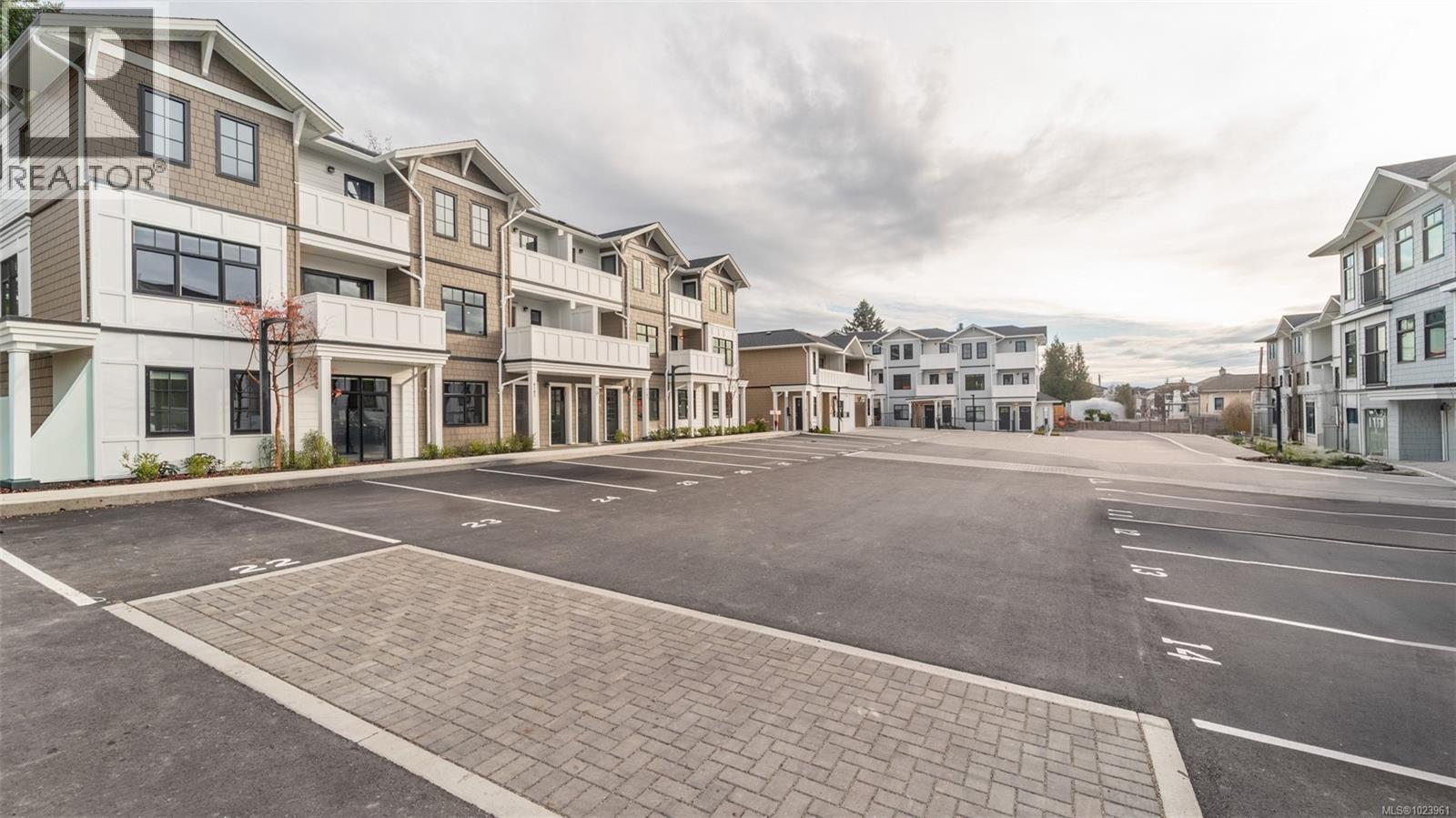 6101 4201 Tyndall Avenue, Saanich