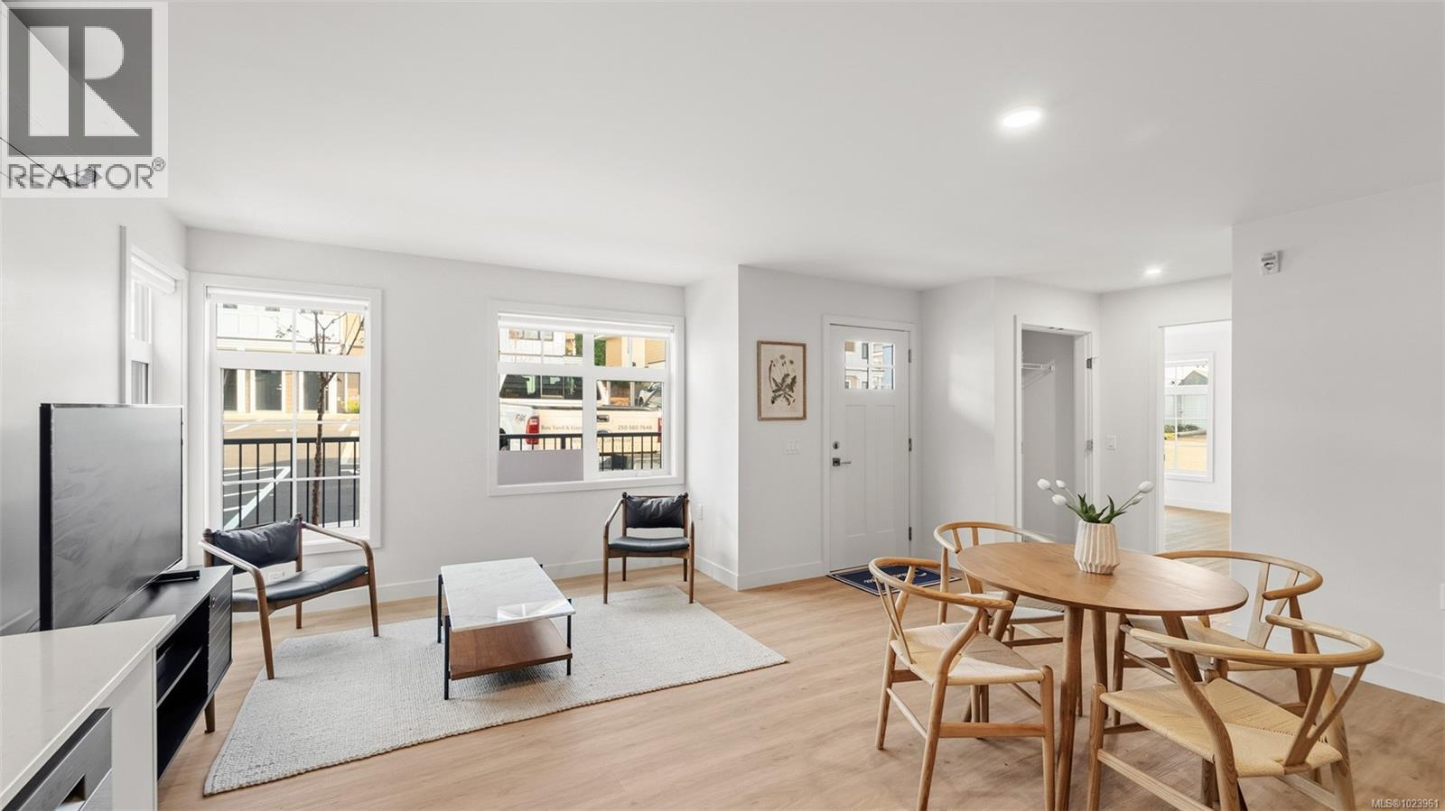 6101 4201 Tyndall Avenue, Saanich