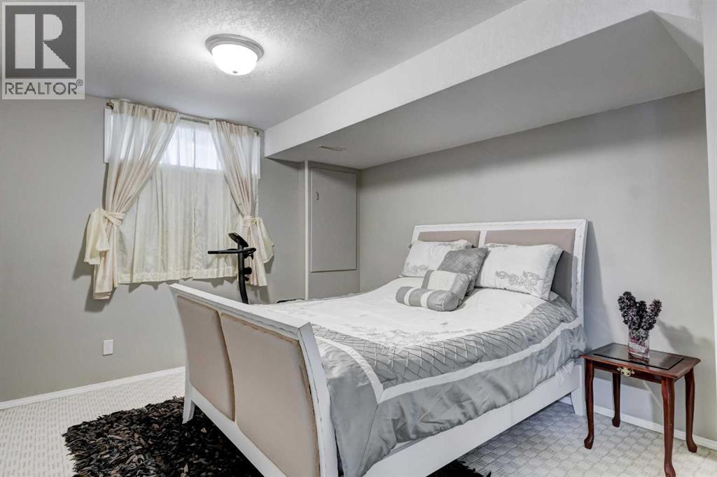 Single Family House for Sale in  Sierra Morena Court SW Signal Hill Calgary 