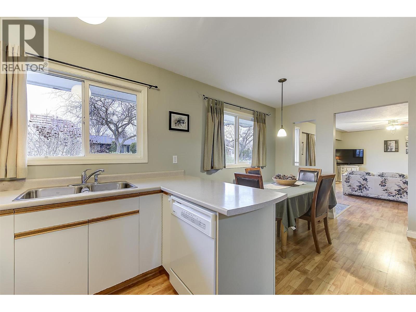  1122 Stockwell Avenue, Kelowna