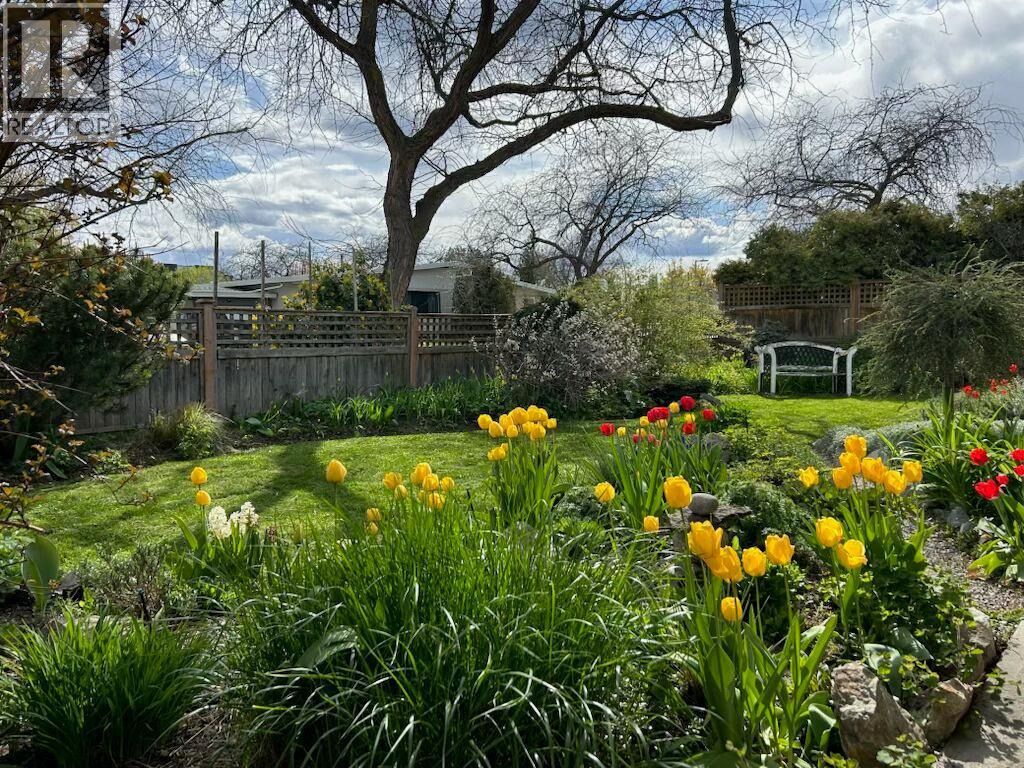  1122 Stockwell Avenue, Kelowna