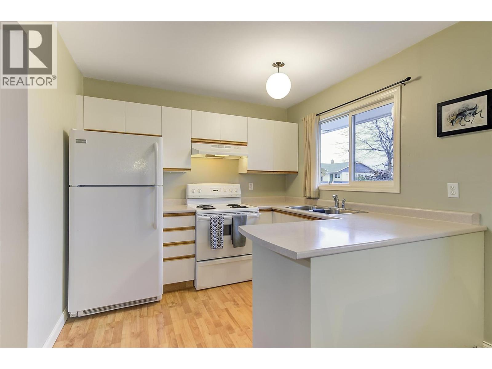  1122 Stockwell Avenue, Kelowna